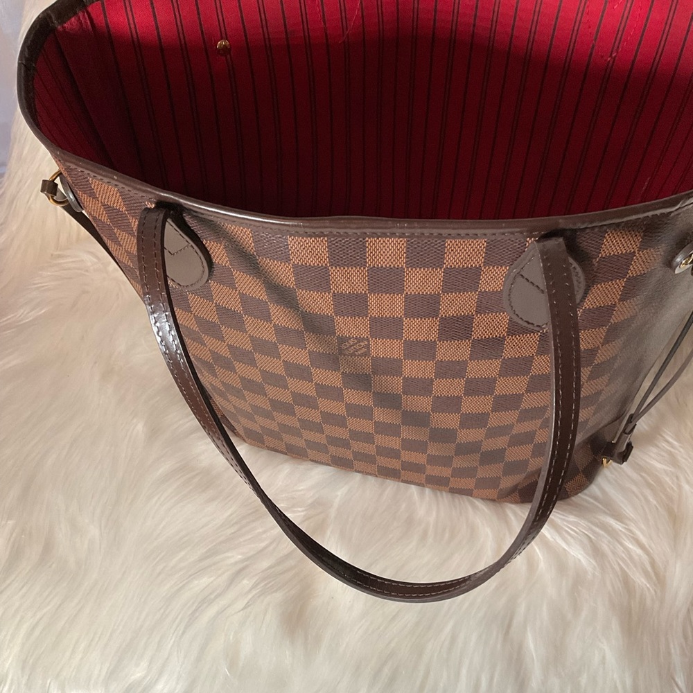 LOUIS VUITTON MM TOTE - Picture 12 of 16